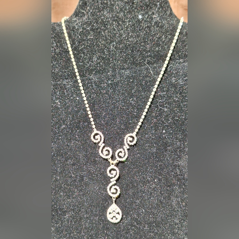 Beautiful sparkly choker necklace